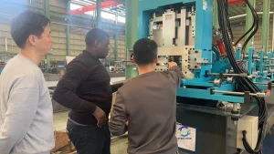 Machine de formage de rouleaux de pannes CZ en Chine, machine de formage de rouleaux de pannes CZ, machine de fabrication de pannes CZ, machine de pannes C/Z, machine de formage de rouleaux de pannes en acier, machine de formage de rouleaux de pannes C, prix de la machine de formage de rouleaux de pannes CZ, fabricants de machines de formage de rouleaux de pannes CZ, 